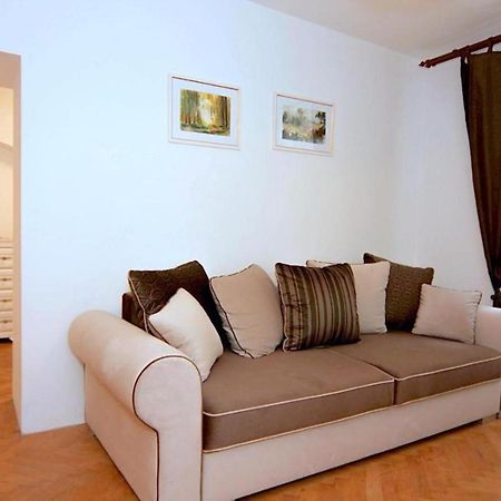 Valentina'S Apartment In City Center Брашов Экстерьер фото