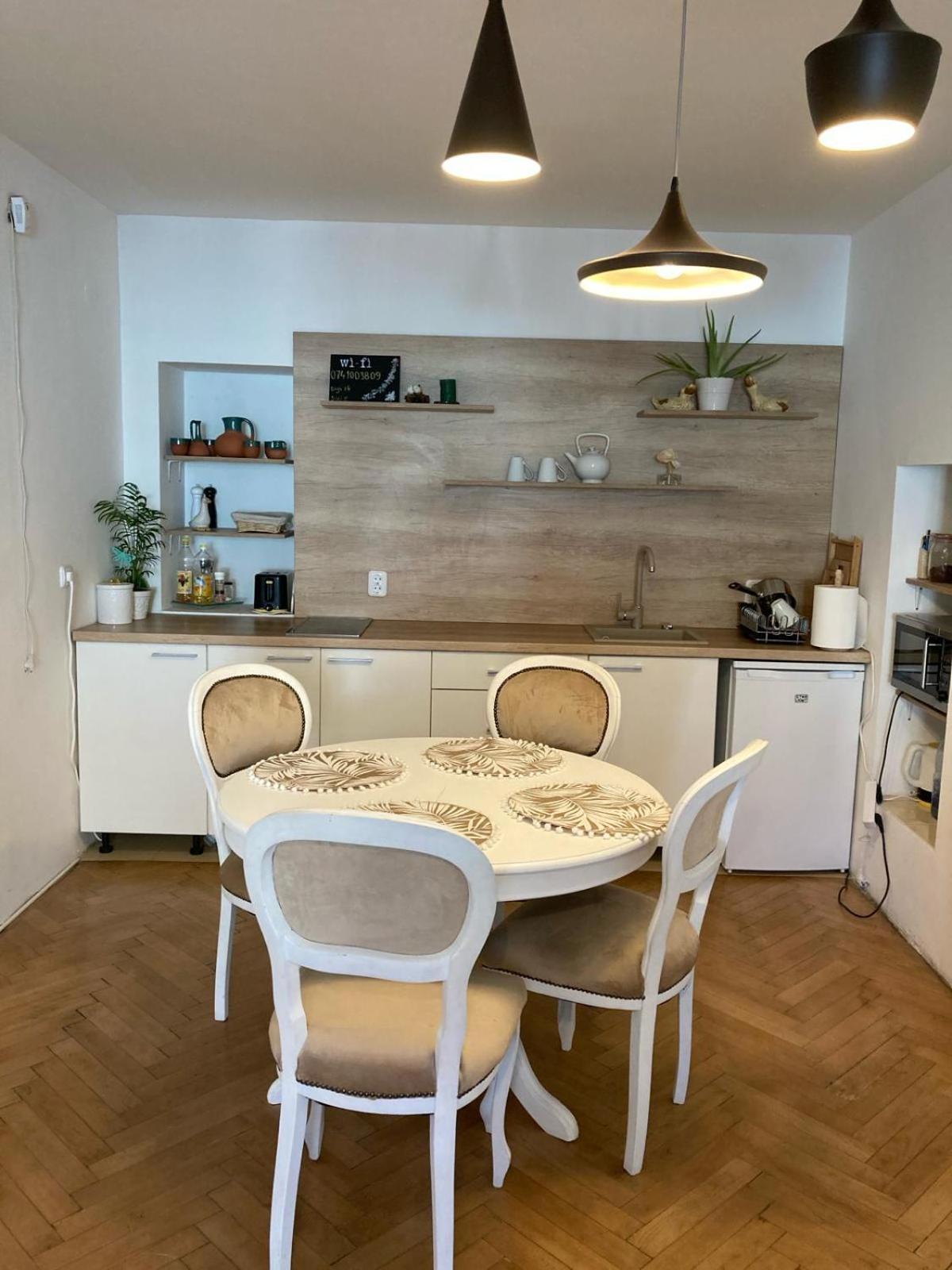 Valentina'S Apartment In City Center Брашов Экстерьер фото