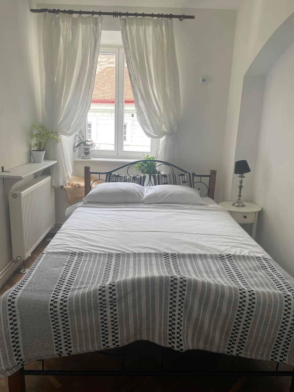 Valentina'S Apartment In City Center Брашов Экстерьер фото