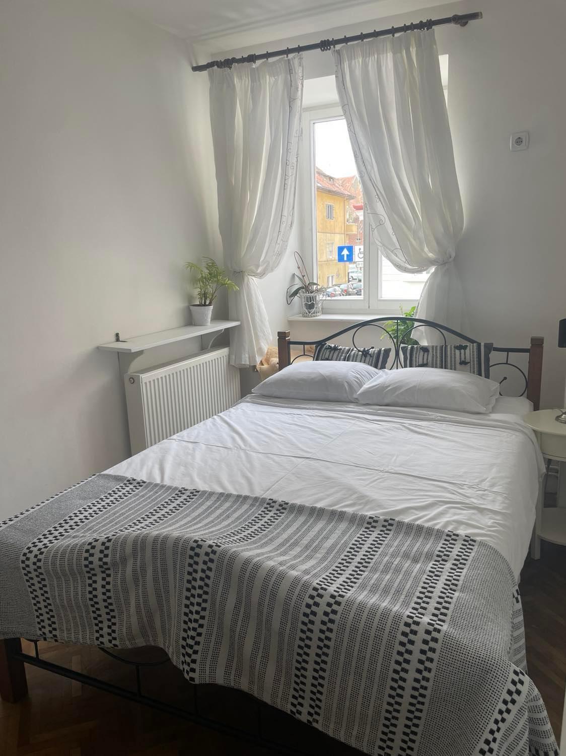 Valentina'S Apartment In City Center Брашов Экстерьер фото