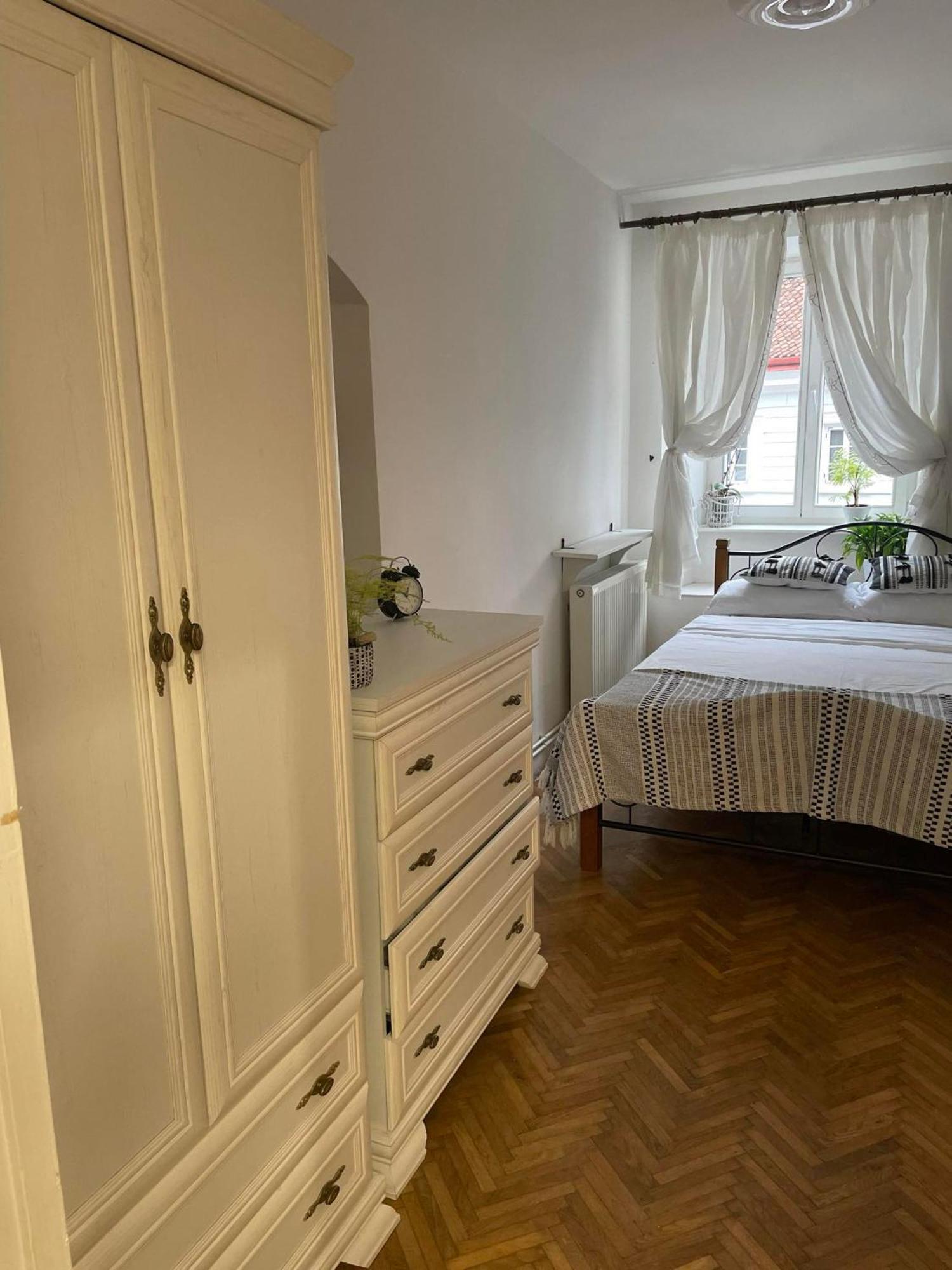 Valentina'S Apartment In City Center Брашов Экстерьер фото