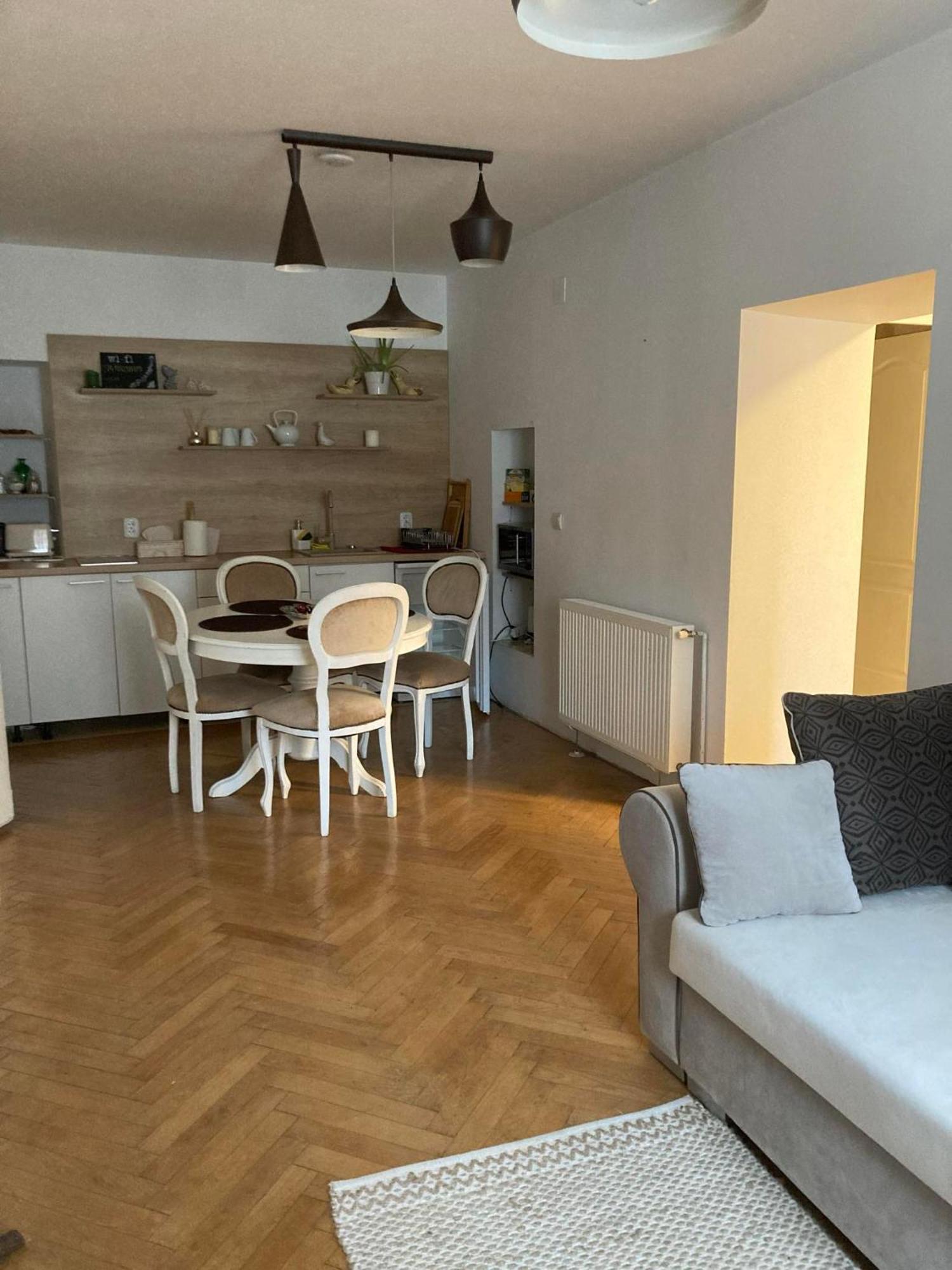 Valentina'S Apartment In City Center Брашов Экстерьер фото