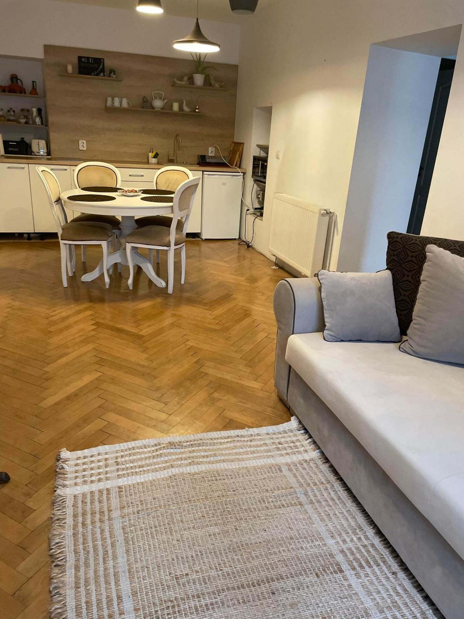 Valentina'S Apartment In City Center Брашов Экстерьер фото