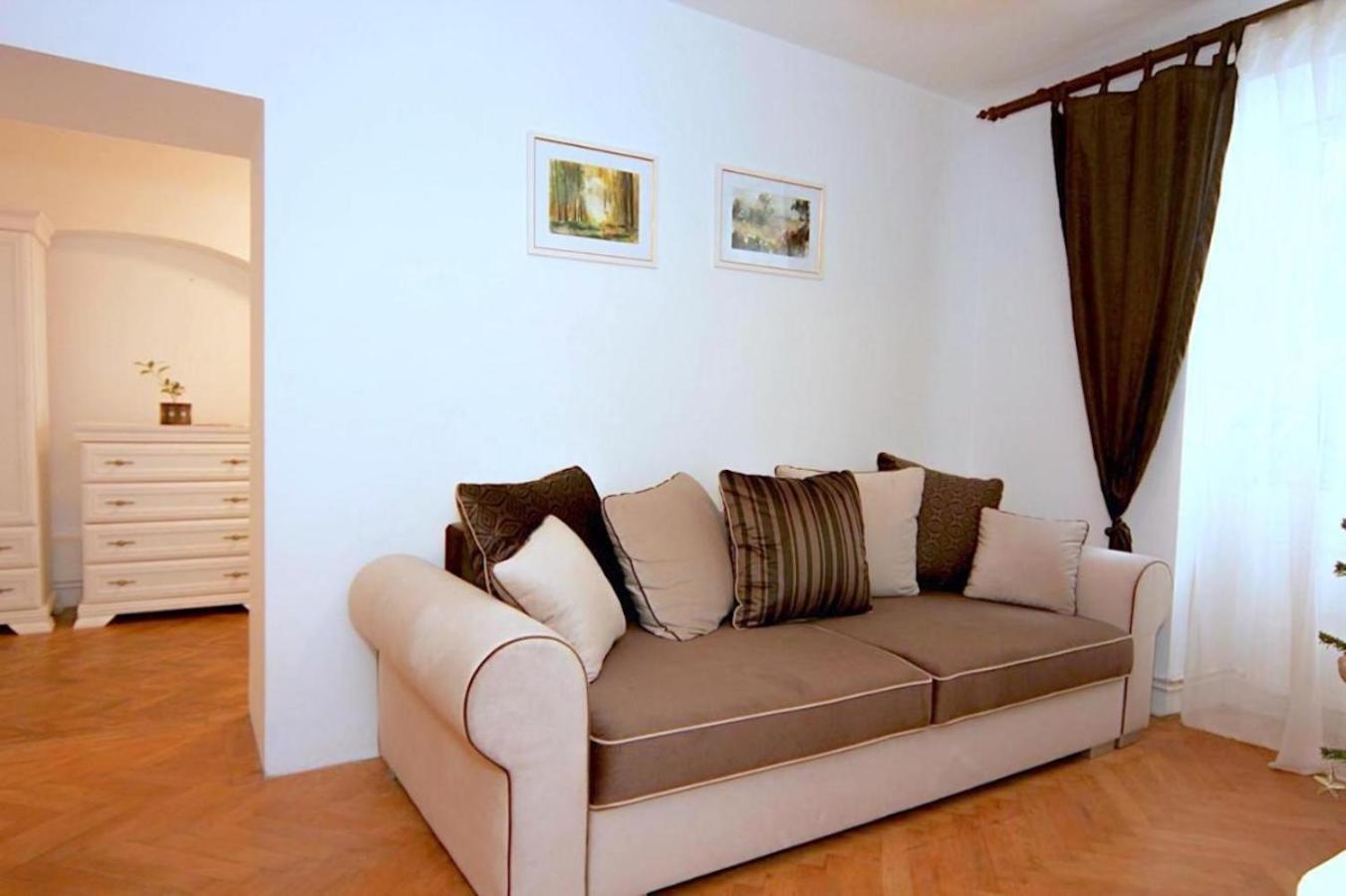Valentina'S Apartment In City Center Брашов Экстерьер фото